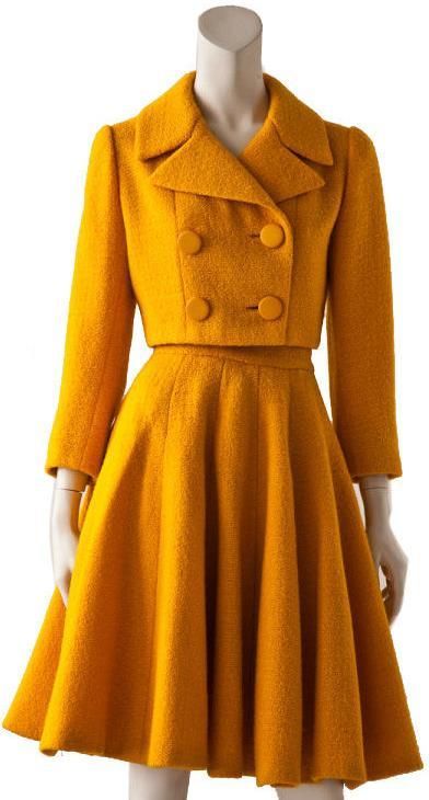 a mannequin is showcasing a vibrant yellow vintageinspired suit. the ensemble consists of a cropped jacket with a doublebreasted closure and a full, aline skirt. the fabric appears to be a textured wool or bouclé. the mannequin is positioned against a white background, emphasizing the bright color of the outfit.