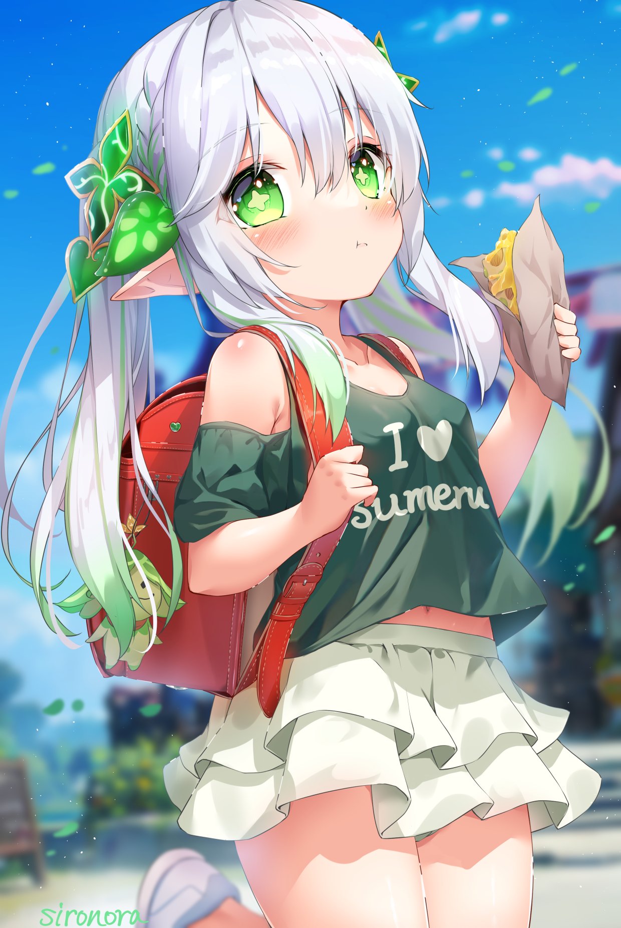 the image shows an animestyle elf girl with long white hair and bright green eyes. she is wearing a green shirt that says "i love sumeru," a white ruffled skirt, and a red backpack. she is holding a piece of food wrapped in paper. the background is a sunny outdoor scene. the overall style is cute and kawaii.