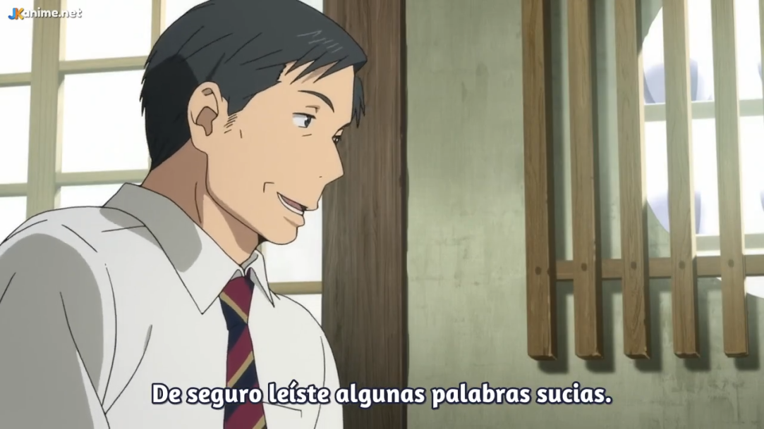 a man wearing a whitecollared shirt and a tie is in profile view, smiling while presumably talking to someone. the background is blurry, but appears to be indoors. there are japanese characters at the top left of the image. the bottom of the image has spanish text that translates to, "you sure did say some dirty words".