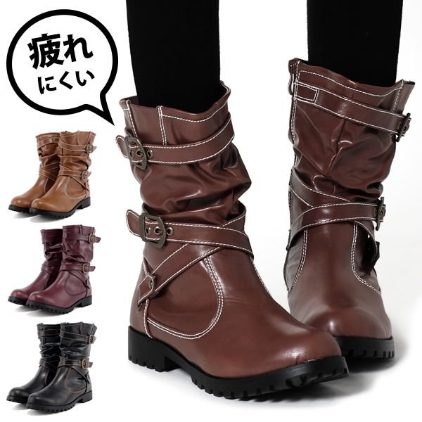 the image shows a group of boots in various colors. the main focus is on a pair of brown boots with buckles and white stitching, placed prominently in the center. there are also smaller pairs of boots in tan, maroon, and black, positioned to the left of the main pair. a speech bubble with japanese text is in the upper left corner. the boots have rubber soles and appear to be made of leather or a leatherlike material.