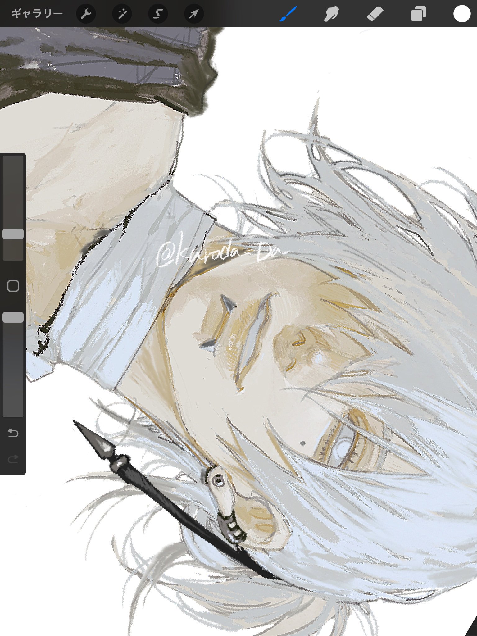 the image is a digital drawing of a young man with white hair and sharp features.  he has a piercing on his lower lip and wears a unique choker. he is shown from a closeup, tilted perspective, with soft lighting illuminating him from above. he is smirking slightly, creating a sense of confidence and a hint of mischief.  the drawing style is reminiscent of anime and manga, with a focus on stylized features and dynamic composition.