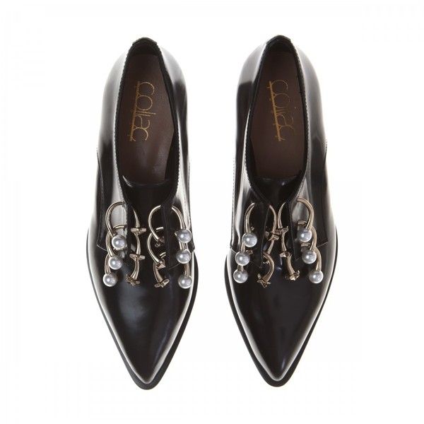 the image shows a pair of women's black leather oxfords from the brand collac.  the shoes are pointedtoe and feature a unique design element:  gold chains adorned with small, lightgrey pearls hanging from the laces.  the shoes are presented from an overhead perspective, showcasing their shape and details clearly against a white background.  the brand name "collac" is visible on the interior of each shoe.