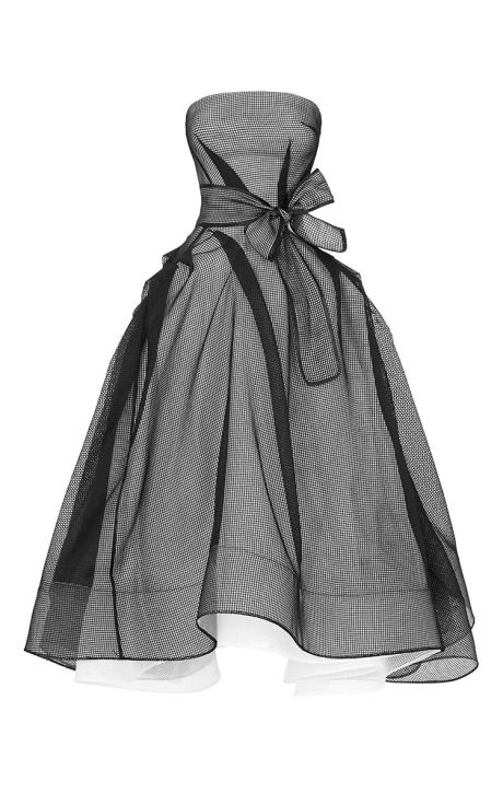 a strapless black dress with a bow on the top, made of seethrough tulle fabric with a white lining underneath.