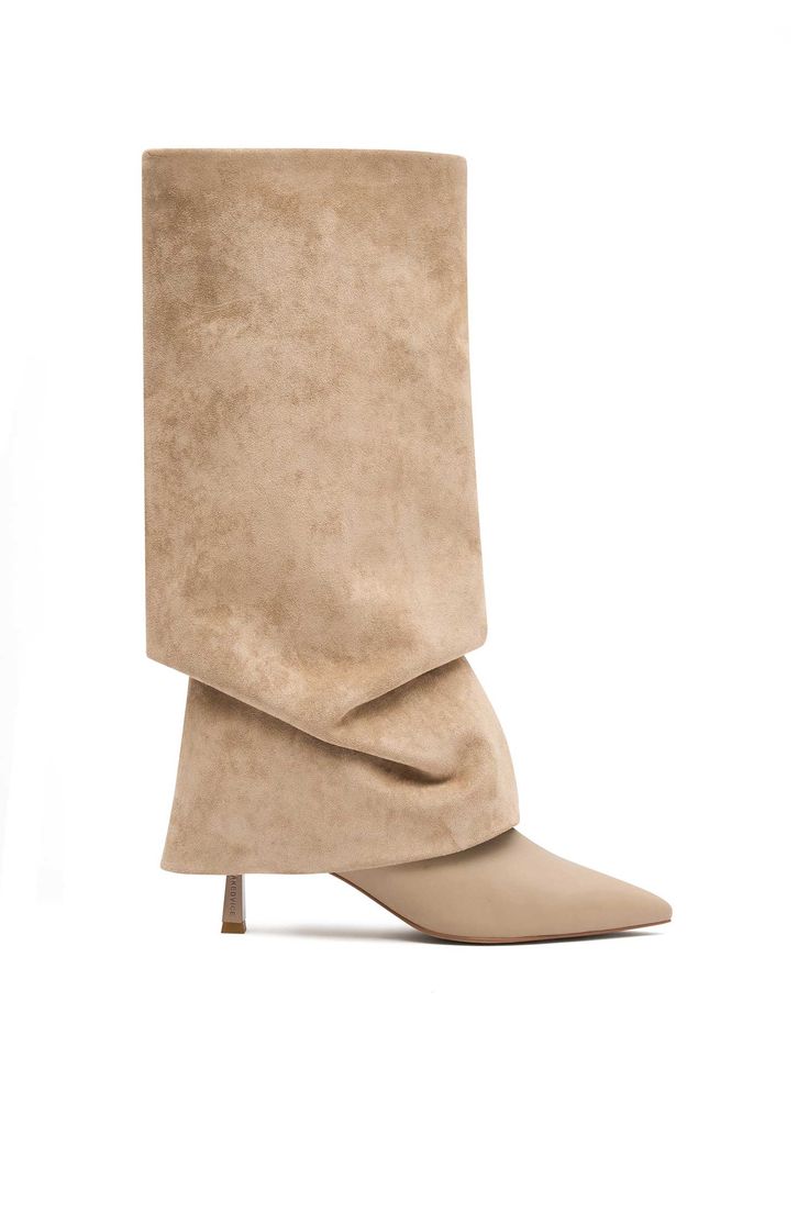 he image shows a pair of beige suede boots with a slouchy shaft and a pointed toe. the boots have a stiletto heel and are made of highquality suede. they are a stylish and elegant choice for fall and winter.