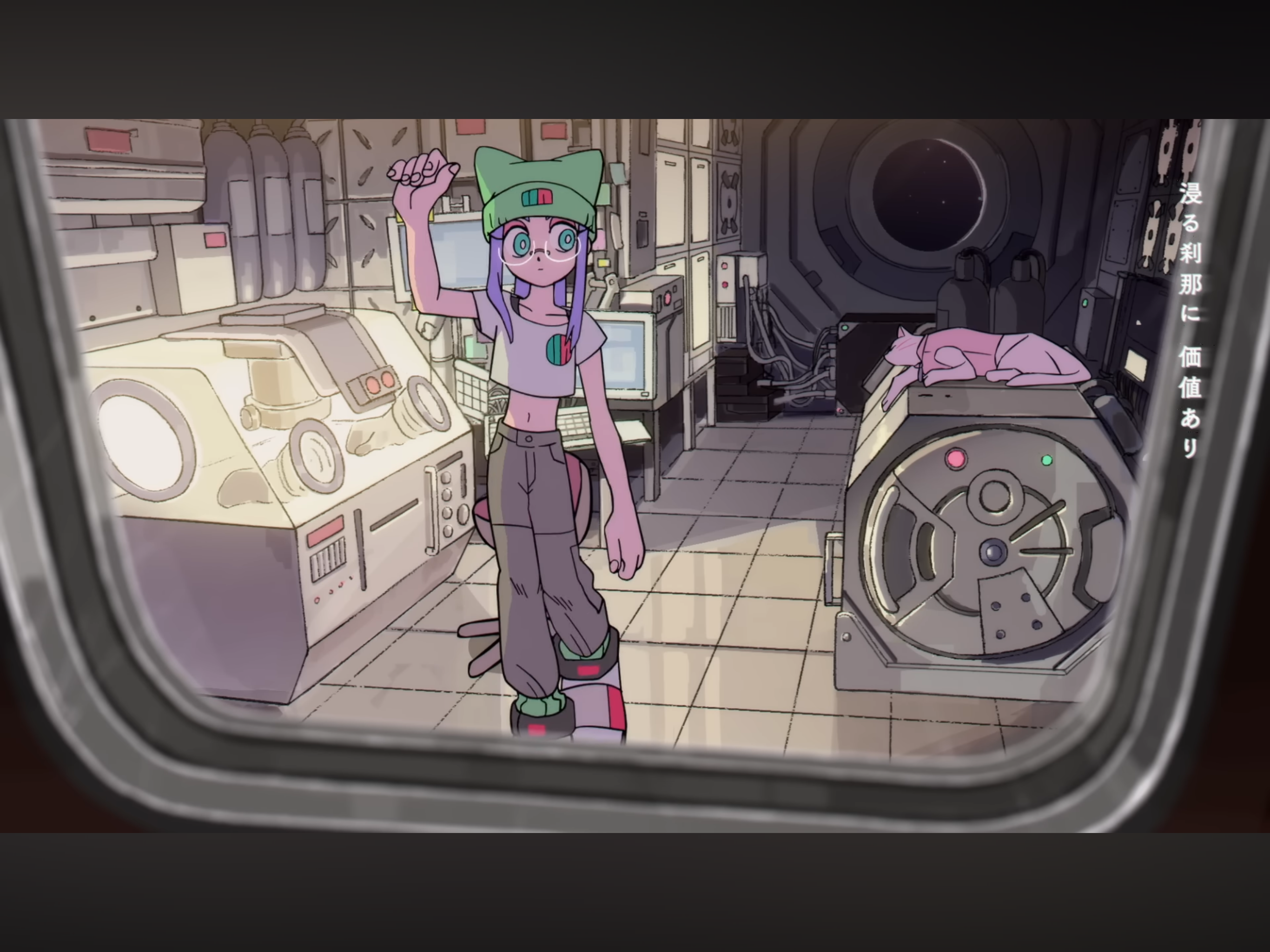 the image is a digital illustration of a girl in a futuristic, hightech room, likely within a spaceship.  it is viewed from an external perspective, as if looking through a window or portal.  the girl, stylized in a cartoon/anime aesthetic, is waving at the viewer.  she has purple hair, green eyes and is dressed in a green beanie, a cropped gray shirt, green cargo pants, and futuristic green and pink rollerblades. the room is filled with scientific equipment, suggesting a laboratory or workshop. a pink cat rests on a piece of machinery in the background. the scene is brightly lit, contributing to the clean and futuristic aesthetic. the overall color palette is cool and muted, with grays, blues, and greens dominating the scene.  the text on the right edge of the image is japanese.