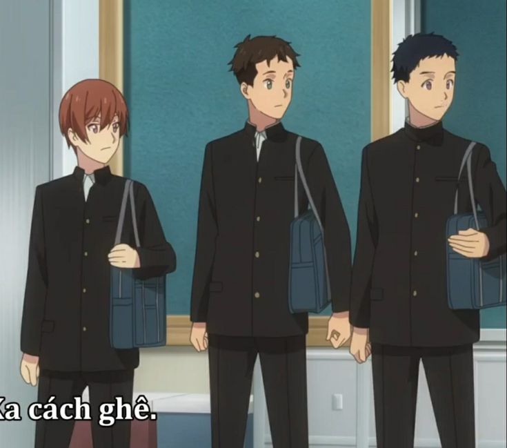 the image shows three anime boys wearing school uniforms standing in a school hallway. they are talking to each other and looking at the viewer. the boys are all wearing black jackets with white shirts underneath. they have black pants and black shoes. the boy in the middle is wearing a blue bag on his shoulder. the boy on the left is holding a blue bag in his left hand. the boy on the right is holding a black bag with his right hand. the background is a blue wall with white lines. the scene is set in a japanese school.