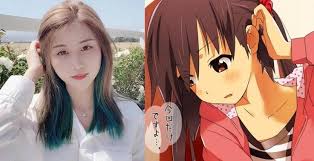 a split image. on the left is a selfie of a woman with bleached hair with green dipdyed ends. she's wearing a white shirt. on the right is a popular anime character with brown hair in a side ponytail. she is wearing a pink and white stripe shirt and a red jacket.