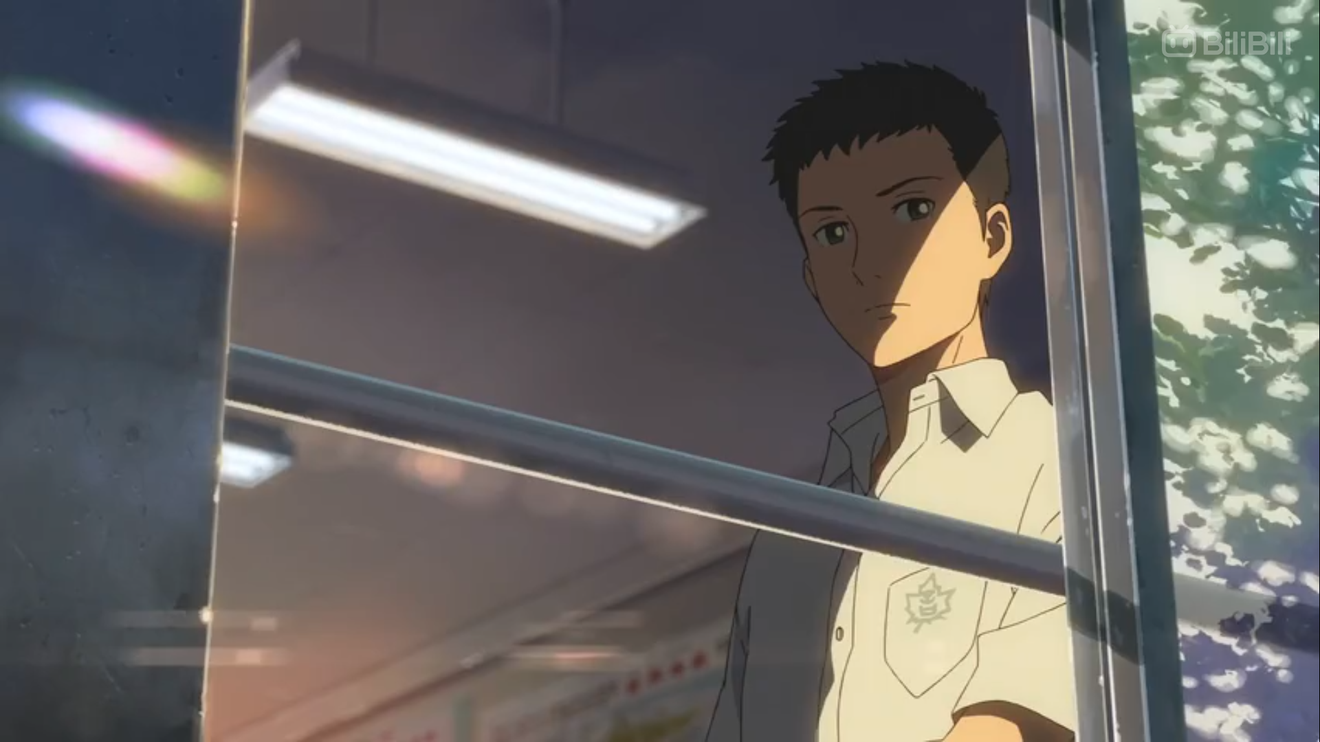 a young man with short black hair, wearing a white shortsleeved shirt, stands pensively inside a train, gazing out of the window. the afternoon sun bathes the scene in a warm, golden light, creating a soft and nostalgic atmosphere. the train window frames the bustling cityscape outside, hinting at the man's journey and inner thoughts.