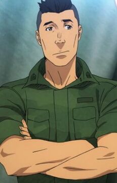 this is a drawing of a young male anime character, with black hair and a serious expression. he is dressed in a green military uniform with a patch on his left shoulder and is standing with his arms crossed in front of his chest. he appears to be in his 20s.