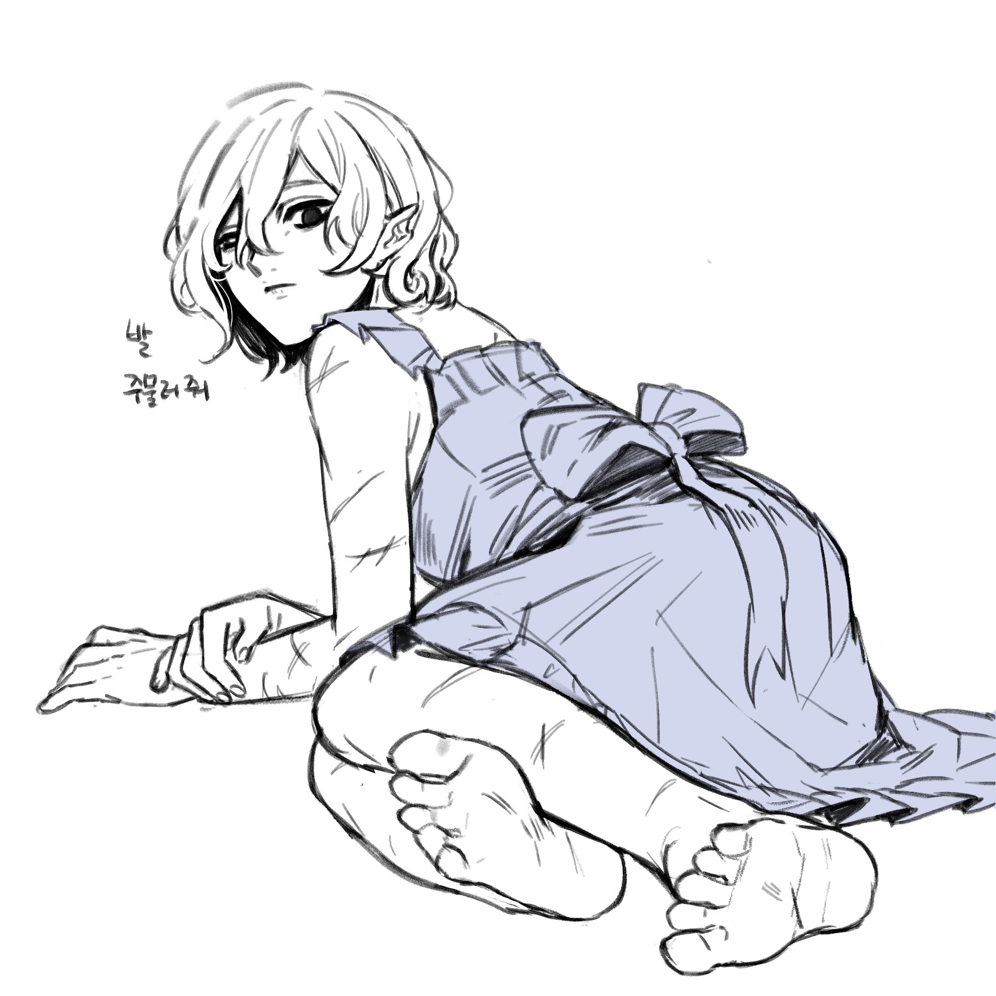 the image is a sketch or drawing in an anime/manga style. it depicts a young girl with short, slightly messy hair, wearing a light blue dress or apron with a bow in the back. she is sitting on the ground, her back partially turned to the viewer.  her arms and legs show what appears to be bandages or scars, suggesting she may be injured. the overall style is loose and somewhat expressive, with visible sketching lines.  korean text is present in the upper left corner.  the image has a soft, almost melancholic feel.