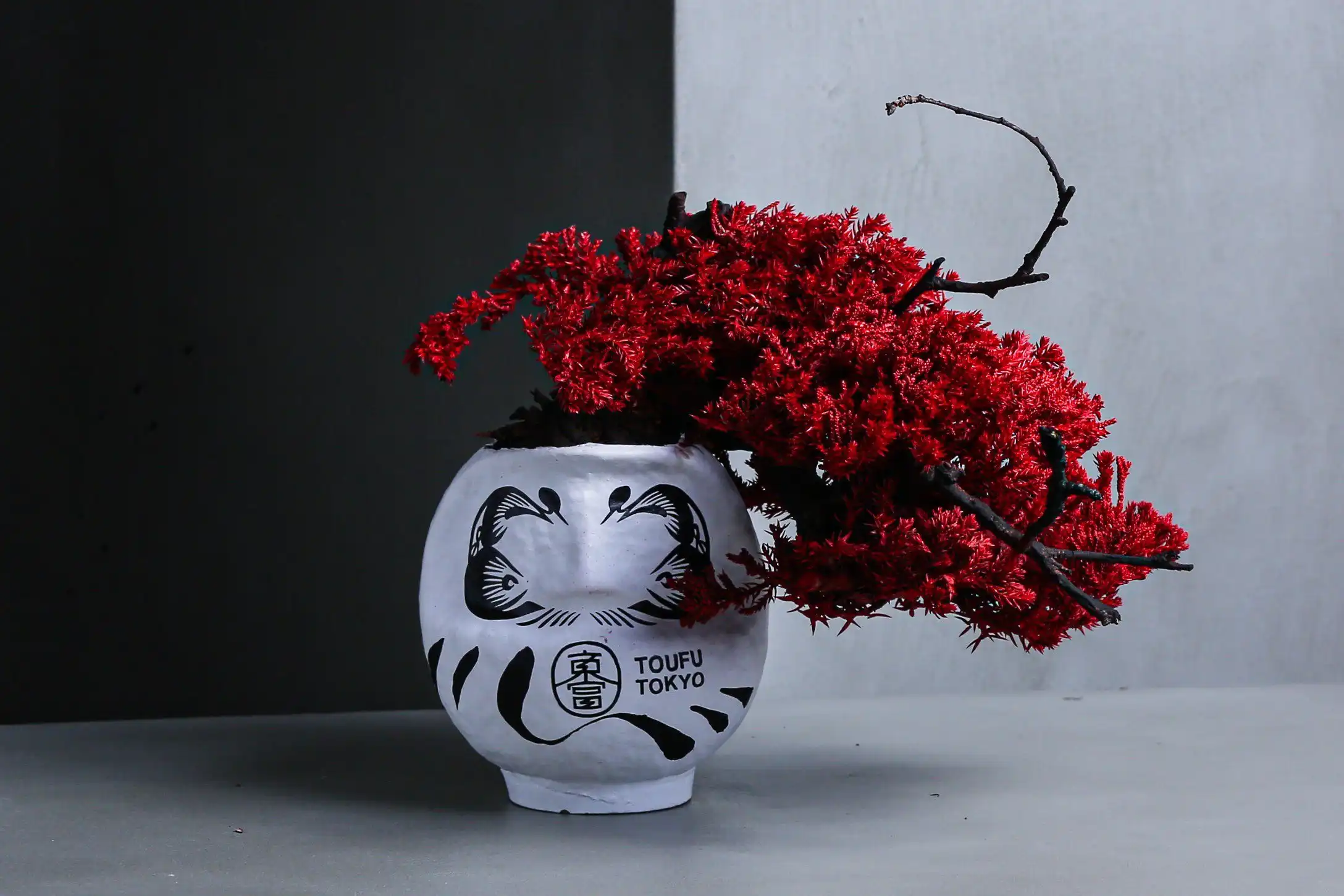 絵画 bonsai A Bonsai Tree, Its Leaves Ablaze in Autumnal Splendor