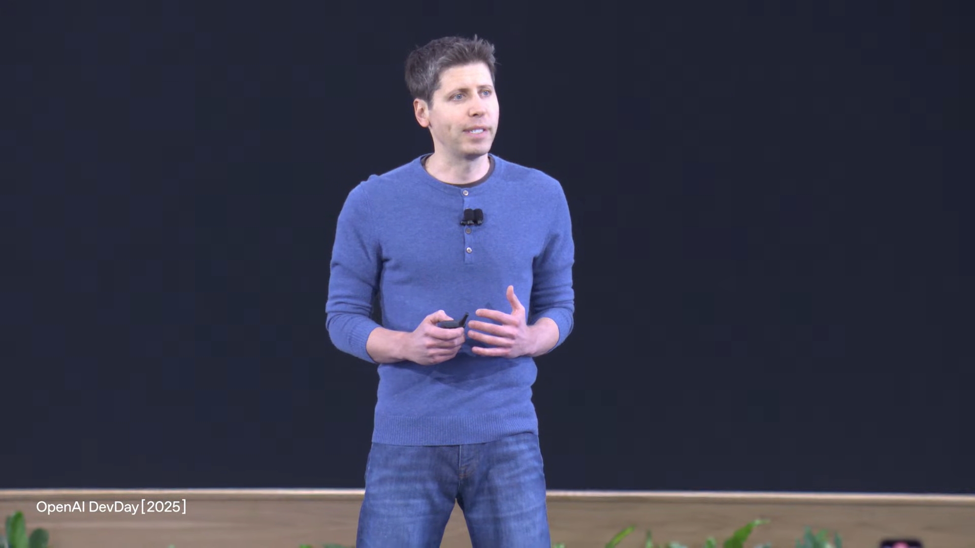 登壇するサム・アルトマン氏