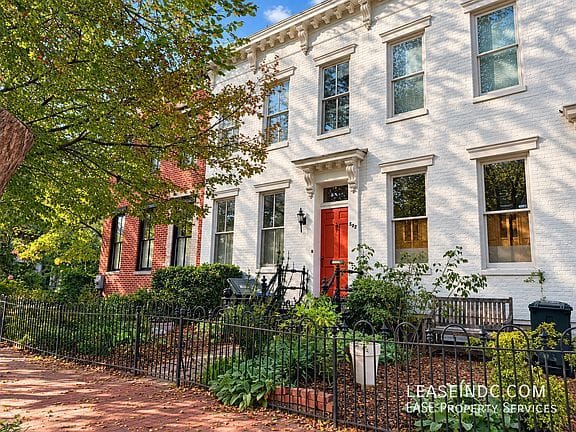 3-bedroom apartment in Capitol Hill 1