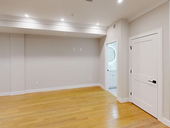 3-bedroom apartment in Downtown 11