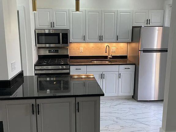 4-bedroom apartment in Hillbrook 1