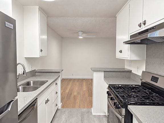 1-bedroom apartment in Beverly Grove 1
