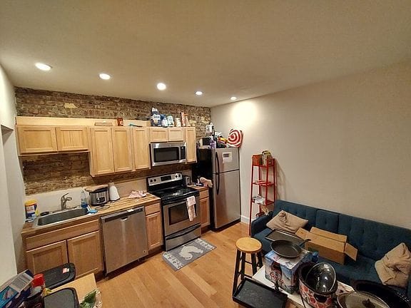 3-bedroom apartment in Mission Hill 4