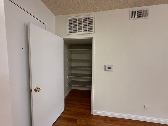 1-bedroom apartment in Tujunga 11