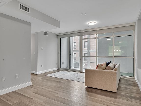 2-bedroom apartment in South End 8