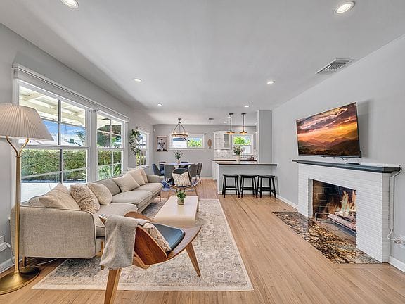 3-bedroom apartment in Sherman Oaks 1