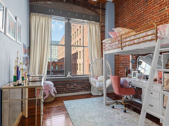 3-bedroom apartment in South Boston Waterfront 9