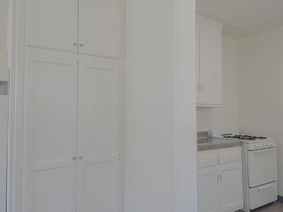 Studio apartment in Los Feliz 10