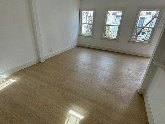 1-bedroom apartment in Hollywood Studio District 8