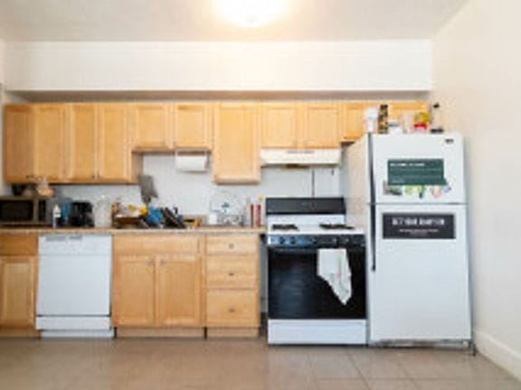 3-bedroom apartment in Allston 4