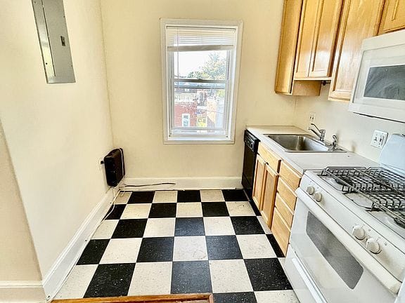1-bedroom apartment in Germantown - Westside 7