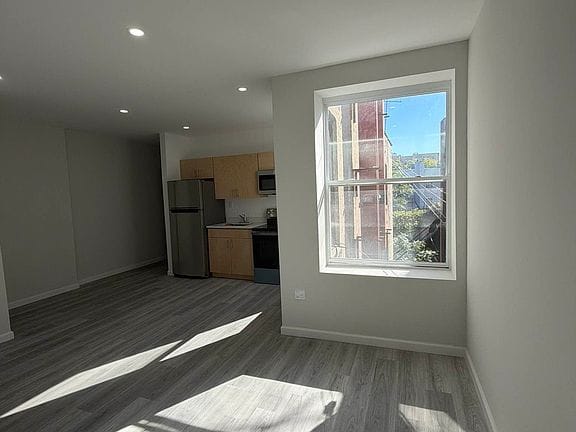 2-bedroom apartment in Fort Hamilton 3