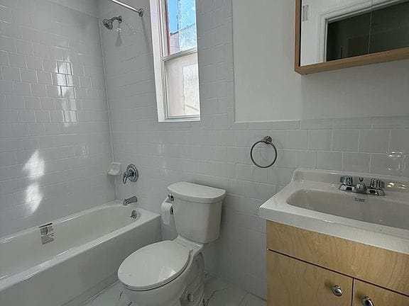 2-bedroom apartment in Fort Hamilton 9