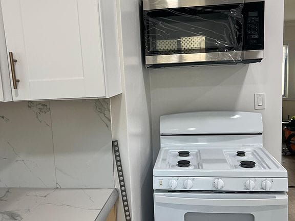 2-bedroom apartment in Mid-City 6