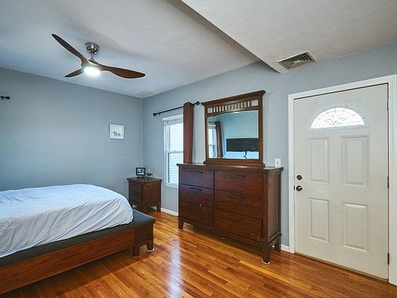 1-bedroom apartment in South Boston 5