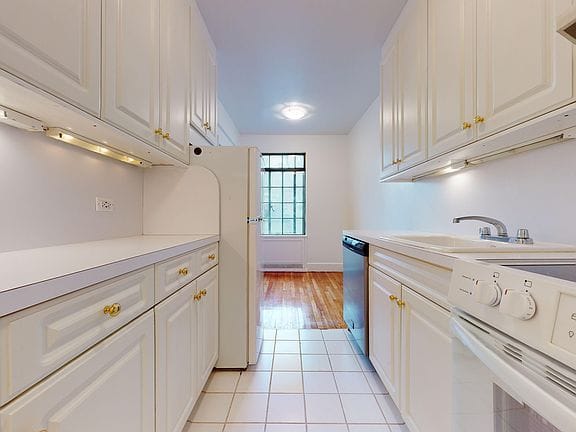 1-bedroom apartment in West Village 8