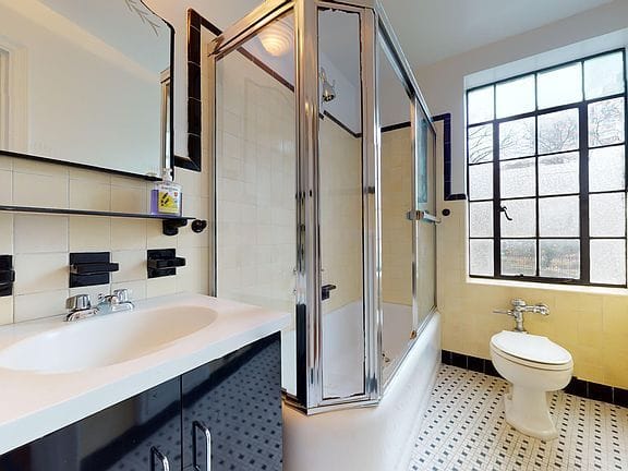 1-bedroom apartment in West Village 10