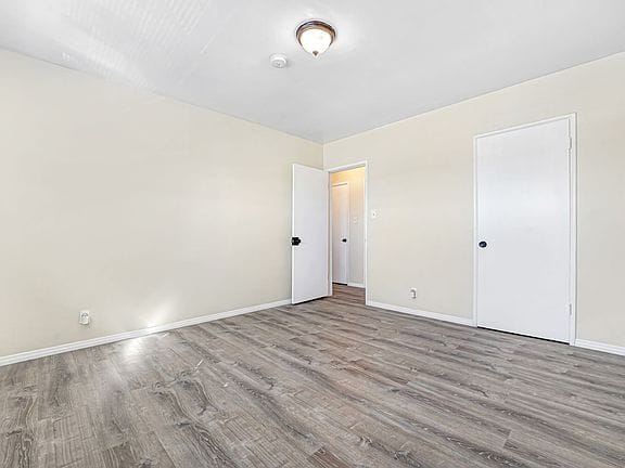 2-bedroom apartment in Van Nuys 6