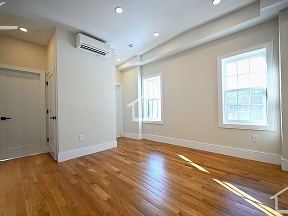 3-bedroom apartment in Bay Village 9