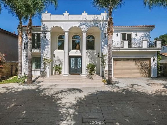 6-bedroom apartment in Encino 1