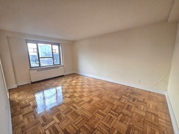 2-bedroom apartment in Fresh Meadows 2