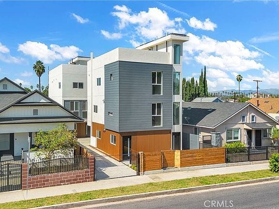 4-bedroom apartment in Boyle Heights 1