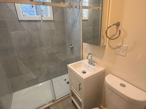 3-bedroom apartment in Roxbury 8