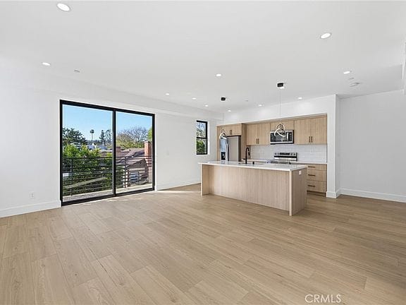 4-bedroom apartment in Sherman Oaks 1