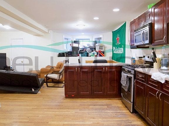 4-bedroom apartment in Mission Hill 3