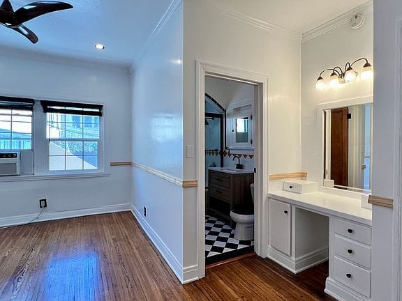 1-bedroom apartment in Beverly Grove 6