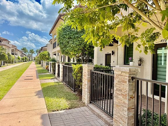 3-bedroom apartment in Ludlam 1