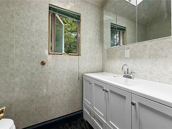 4-bedroom apartment in Sheepshead Bay 5