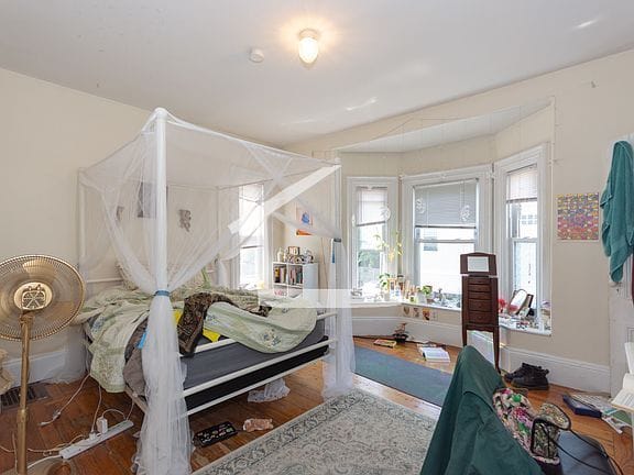 6-bedroom apartment in Allston 2
