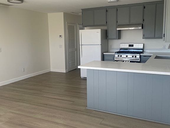 1-bedroom apartment in North Hollywood 3