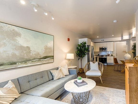 2-bedroom apartment in Fort Stanton Park 9