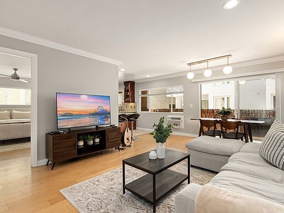1-bedroom apartment in Brentwood 1